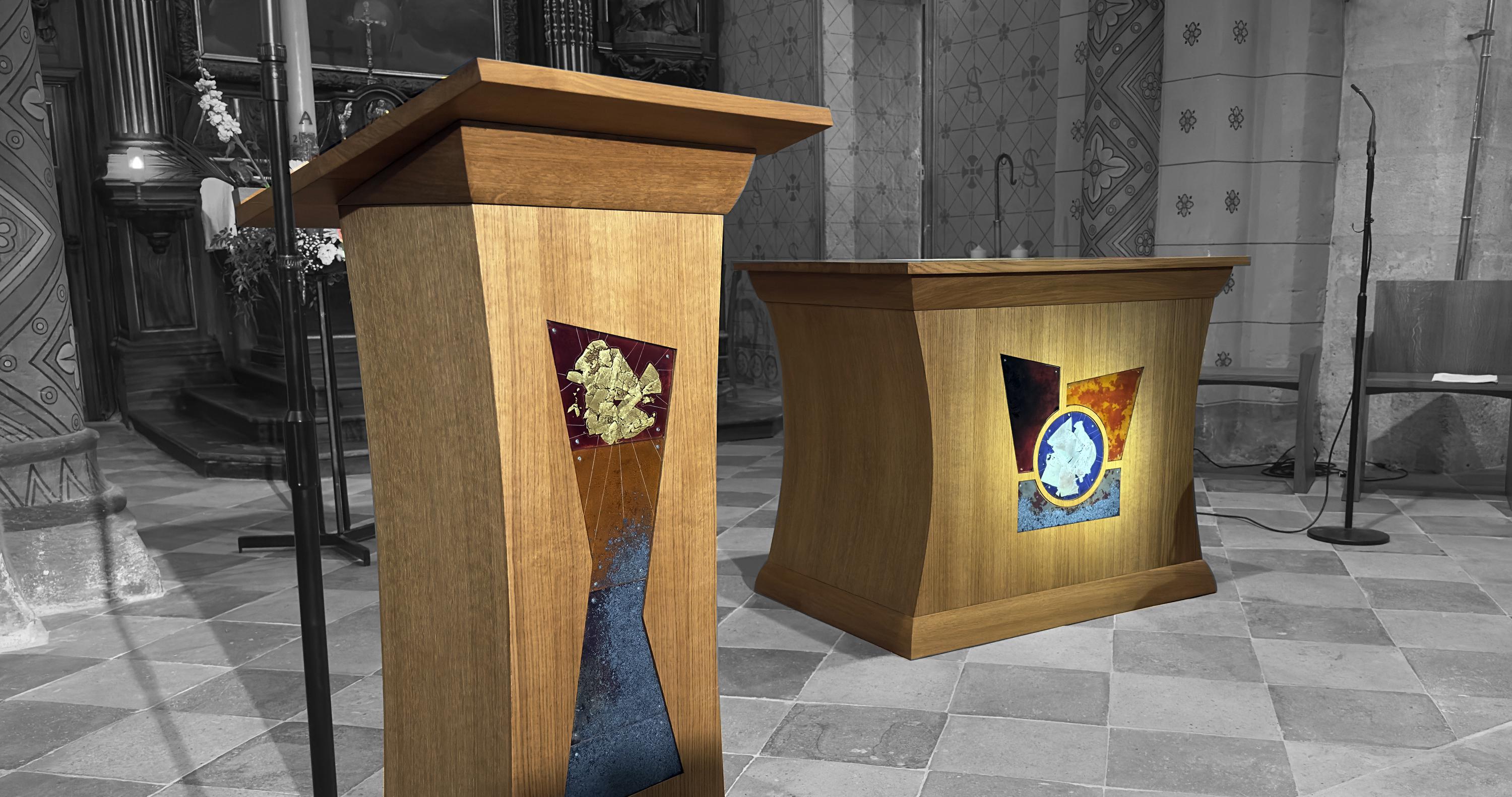 Ambon et autel, Eglise de Saint Aubin 2025